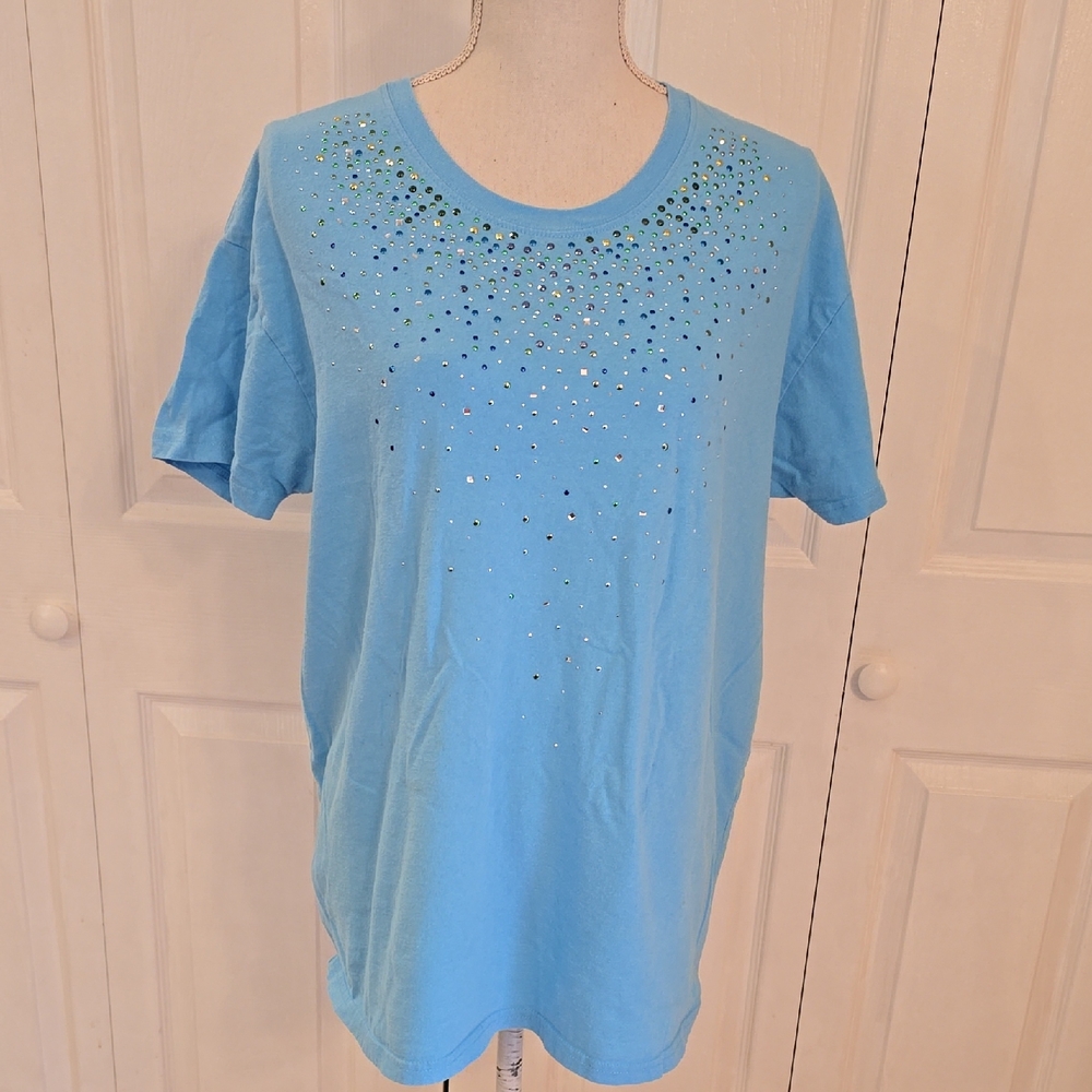Stylish Blue Short Sleeve Tee with Rhinestone Detail